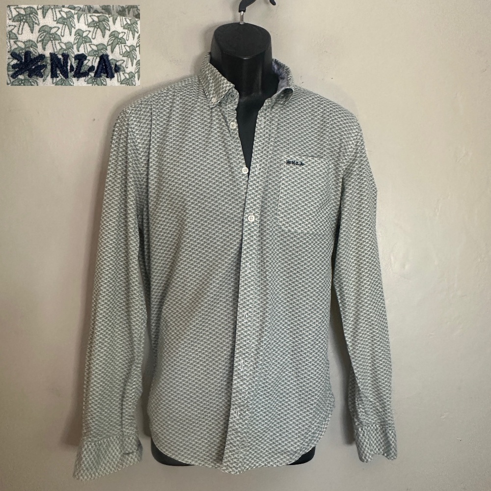 NZA New Zealand Auckland Stretch Button Down Large Gently worn 97% cotton